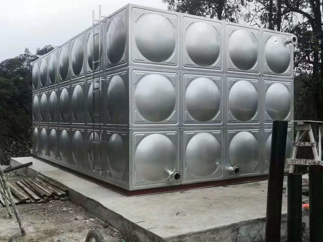अछूता पॉलिश स्टेनलेस स्टील पानी टैंक 1.0MPa 0.6MPa आउटडोर के लिए